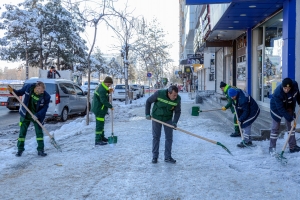 Li dij&icirc; berf &ucirc; qeşagirtin&ecirc; xebat&ecirc;n paqijkirina peyar&ecirc;kan