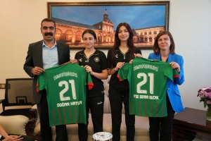 Jinên voleybolîz serdana Hevserokatiyê kirin