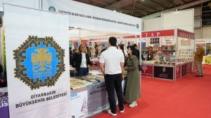 Şaredariya Bajarê Mezin li Pêşangeha Pirtûkan bajêr dide nasîn