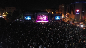 Diyarbakır Sur Kültür Yolu Festivali 10 binlerce kişinin katılımıyla başladı