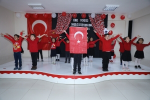 Minikler Cumhuriyet Bayramı&#039;nı kutladı
