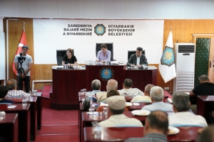 Hevşaredar Bucak bi muxtarên Sûrê re hevdîtin pêk anî