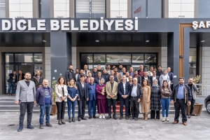 P&icirc;ran de P&ecirc;d&icirc;yay&icirc;ş&ecirc; Muxtaran: Xebitnay&icirc;ş&ecirc; Awe yo Rast Berpirs&icirc;yar&icirc;ya Ma Hem&icirc;nan a