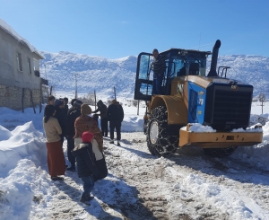 Karda mahsur kalan hasta kurtarıldı