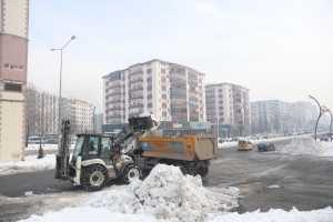 Trafik yoğunluğunu gidermek i&ccedil;in ana arterlerde &ccedil;alışma yapılıyor