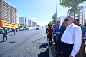 Vali Su Büyükşehir Belediyesi’nin asfalt çalışmalarını inceledi