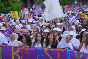 Eş Başkan Bucak, toplumsal barış için düzenlenen yürüyüşe katıldı