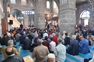 Hafizên naskirî bo Diyarbekirîyan Quran xwend