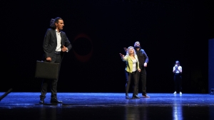 Amed Tiyatro Festivali&rsquo;nin 11 g&uuml;nl&uuml;k coşkusu g&ouml;rkemli finalle ta&ccedil;landı