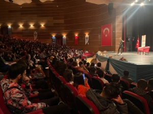 Wendekarî mojnayîşê stan-upî temaşe kerd