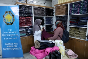 “El Ele Mağazası”nda depremzedelerin ihtiyaçları karşılanıyor