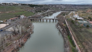 Yoğun yağışlar Dicle Nehri kıyısındaki yapılaşma riskini ortaya &ccedil;ıkardı