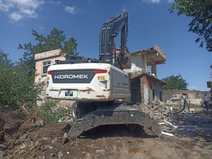 Diyarbakır’daki kırsal mahallelerde 63 ağır hasarlı yapının yıkımı tamamlandı