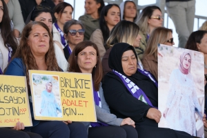 Eşbaşkan Bucak, Rojin Kabaiş için adalet talep edilen maçı tribünden izledi