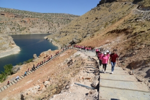 Sporcular &quot;sağlıklı yaşam&quot; için tarihi mekânda yürüdü