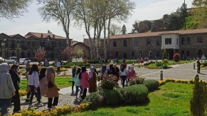 Kız öğrenciler, kutsal mekânları ve İçkale’yi gezdi